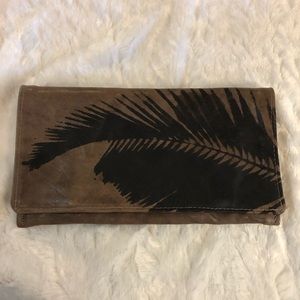 TOTEM Salvaged clutch